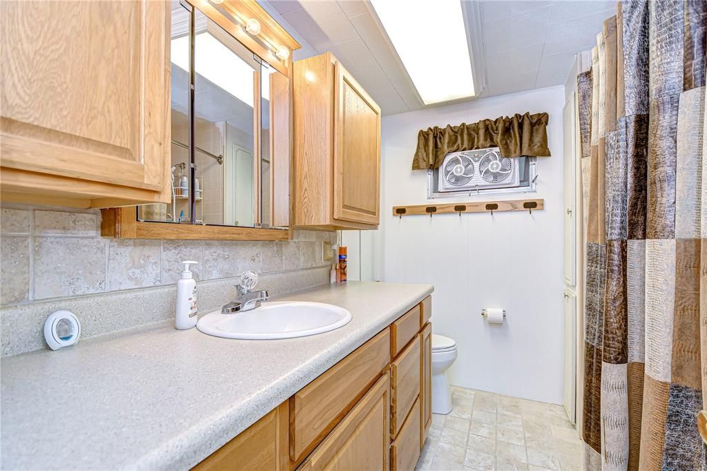 На продажу: $115,000 (2 спален, 2 ванн, 984 Квадратных фут)