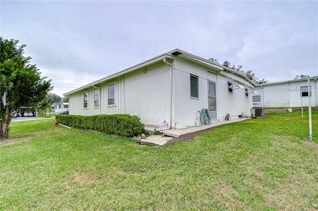 На продажу: $115,000 (2 спален, 2 ванн, 984 Квадратных фут)