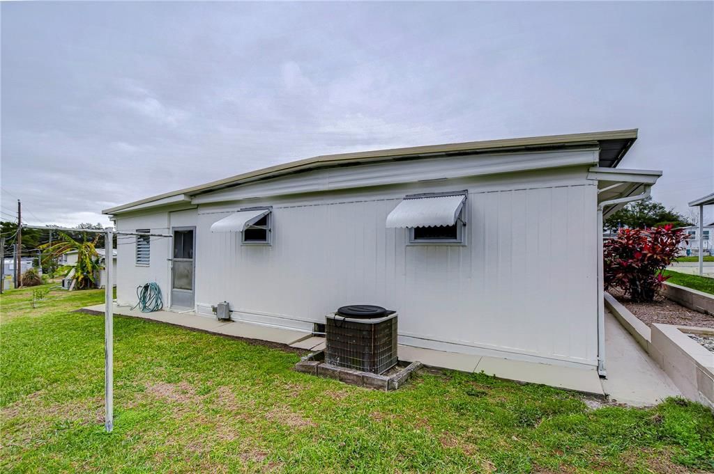 На продажу: $115,000 (2 спален, 2 ванн, 984 Квадратных фут)