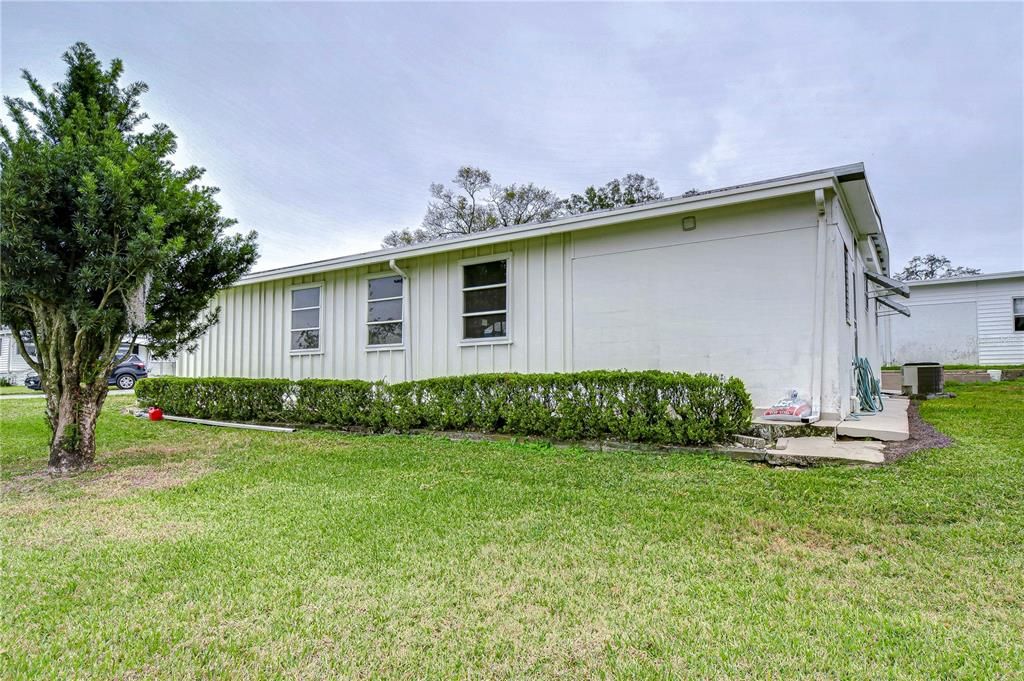 На продажу: $115,000 (2 спален, 2 ванн, 984 Квадратных фут)