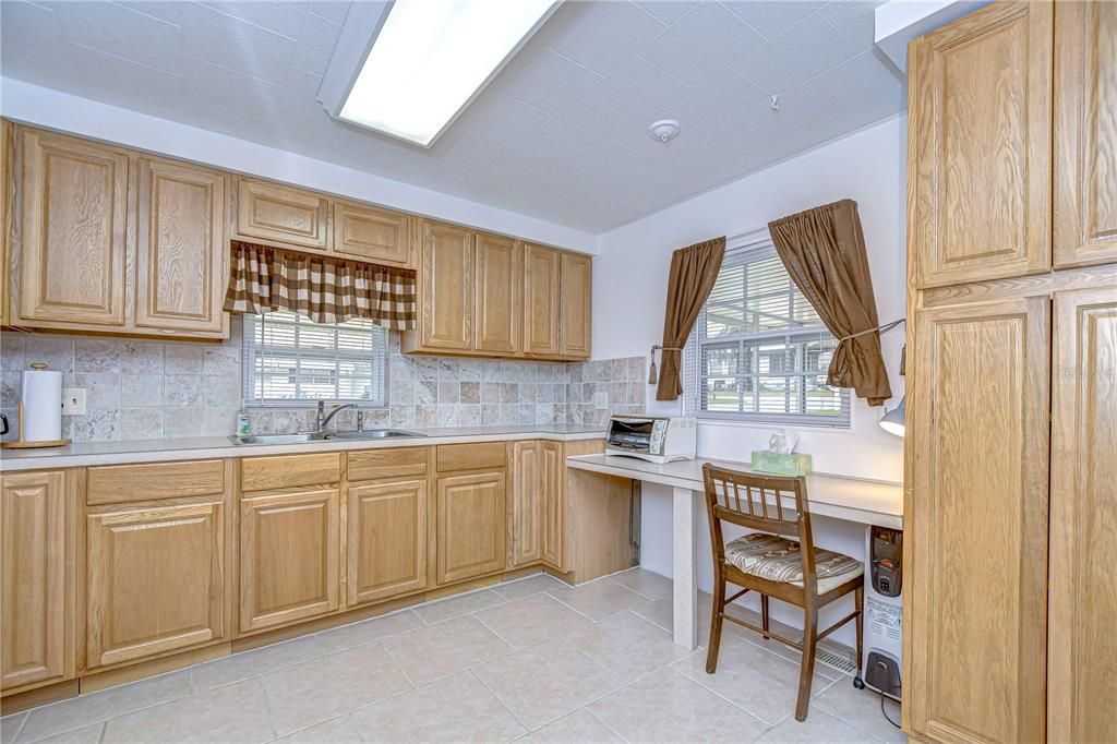 На продажу: $115,000 (2 спален, 2 ванн, 984 Квадратных фут)