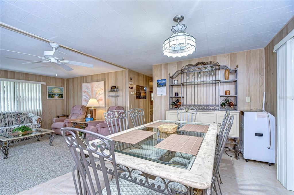 На продажу: $115,000 (2 спален, 2 ванн, 984 Квадратных фут)