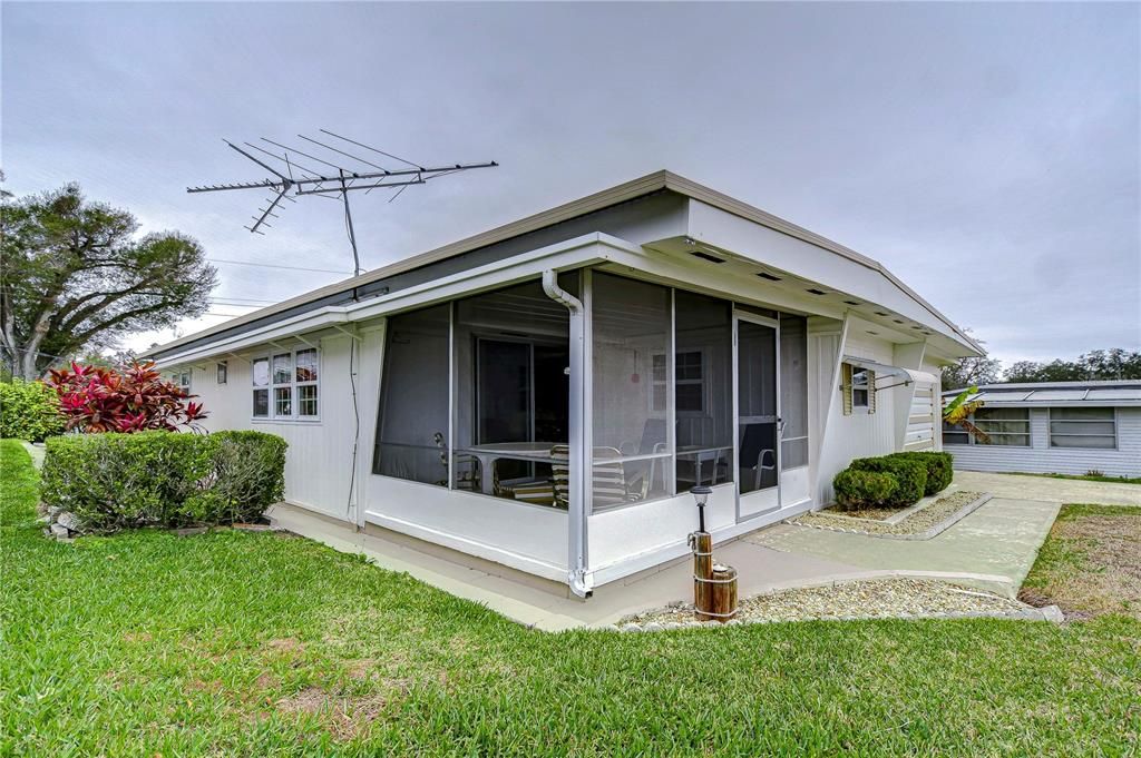 На продажу: $115,000 (2 спален, 2 ванн, 984 Квадратных фут)