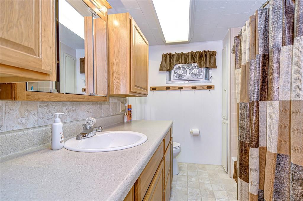 На продажу: $115,000 (2 спален, 2 ванн, 984 Квадратных фут)