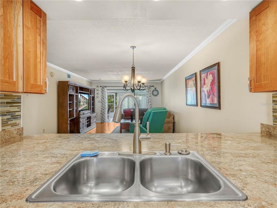 待售: $165,000 (2 贝兹, 2 浴室, 1276 平方英尺)