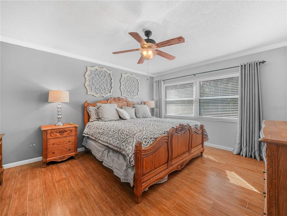 待售: $165,000 (2 贝兹, 2 浴室, 1276 平方英尺)