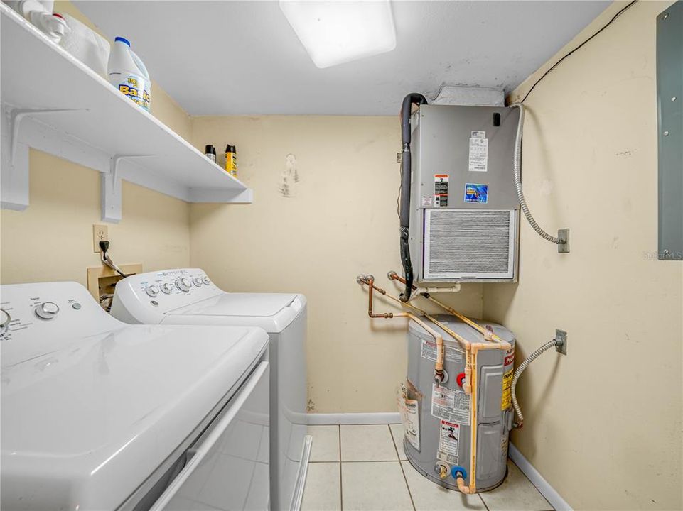 待售: $165,000 (2 贝兹, 2 浴室, 1276 平方英尺)