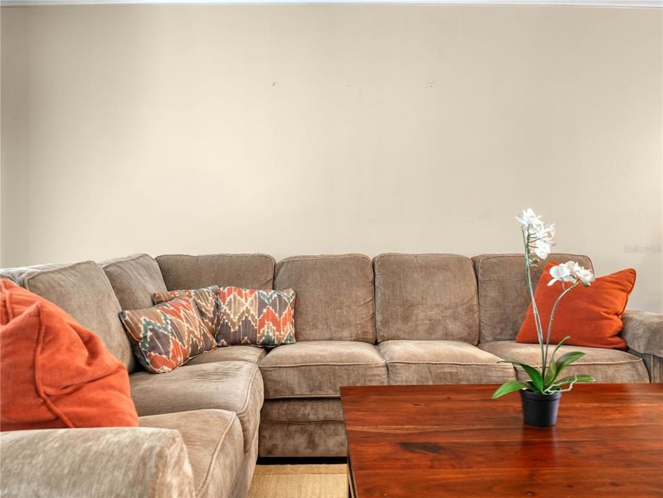 待售: $165,000 (2 贝兹, 2 浴室, 1276 平方英尺)