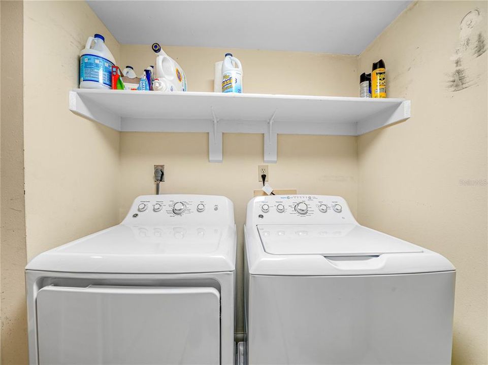 待售: $165,000 (2 贝兹, 2 浴室, 1276 平方英尺)