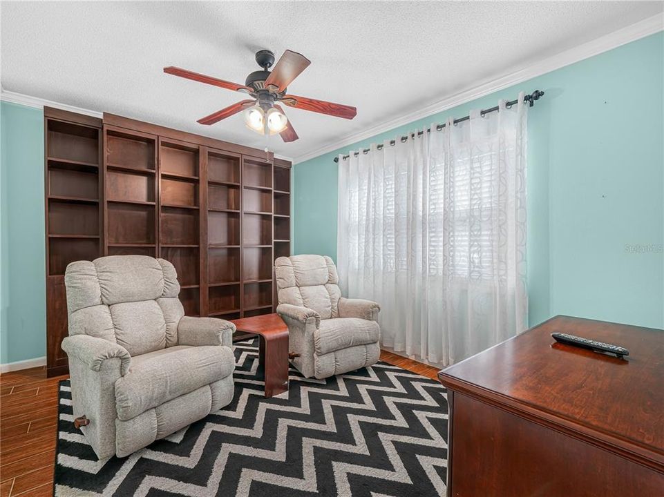 待售: $165,000 (2 贝兹, 2 浴室, 1276 平方英尺)