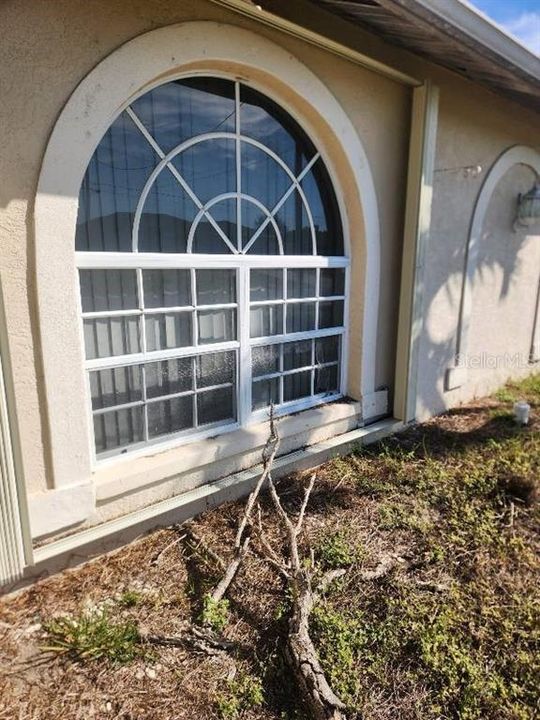 Activo con contrato: $265,000 (3 camas, 2 baños, 1665 Pies cuadrados)