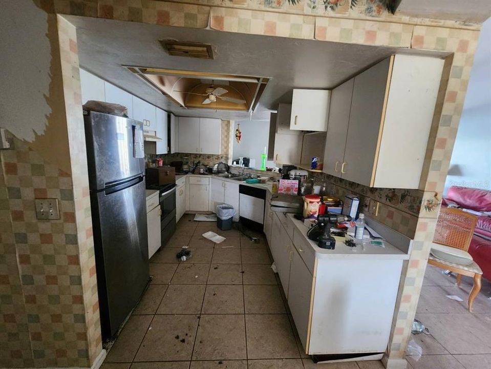 Activo con contrato: $265,000 (3 camas, 2 baños, 1665 Pies cuadrados)