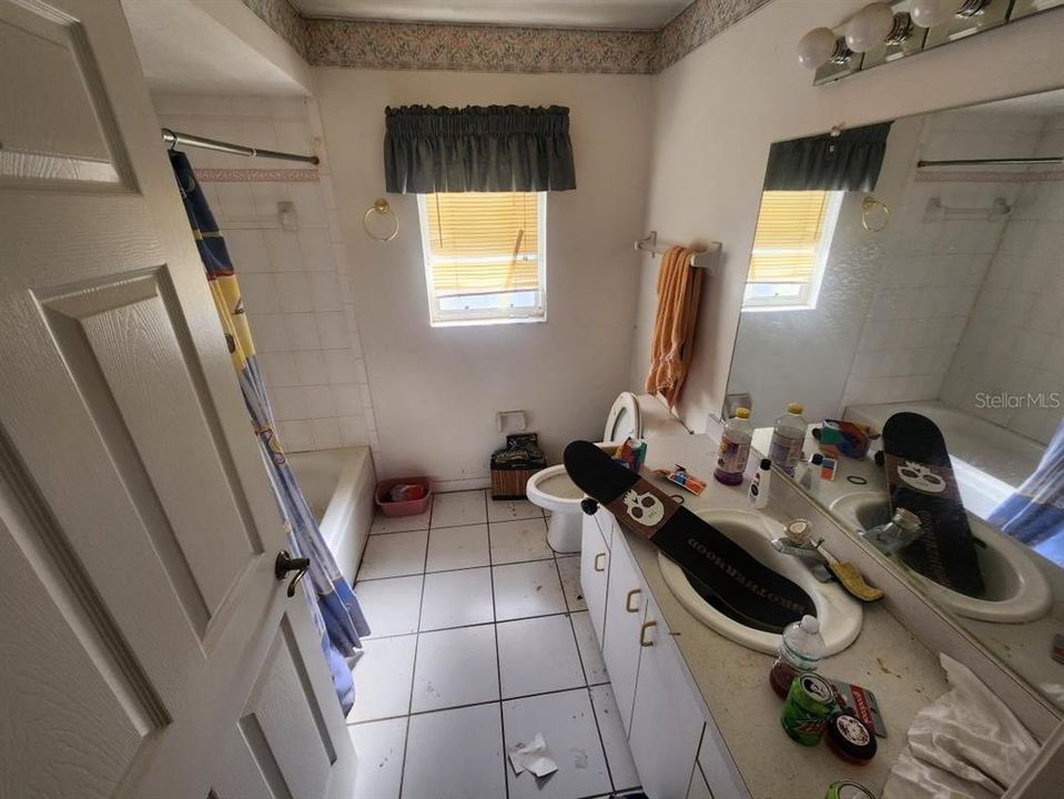 Activo con contrato: $265,000 (3 camas, 2 baños, 1665 Pies cuadrados)