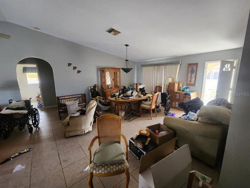 Activo con contrato: $265,000 (3 camas, 2 baños, 1665 Pies cuadrados)