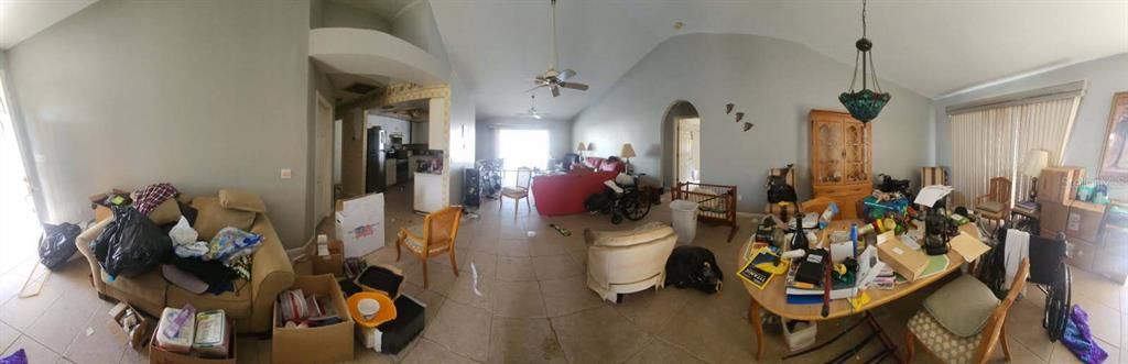 Activo con contrato: $265,000 (3 camas, 2 baños, 1665 Pies cuadrados)