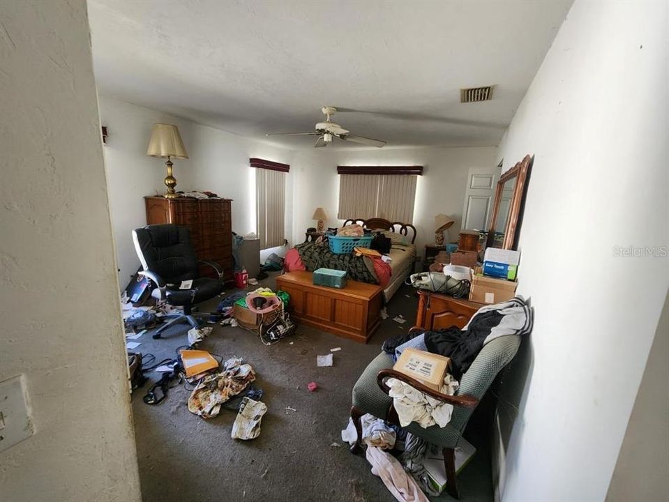 Activo con contrato: $265,000 (3 camas, 2 baños, 1665 Pies cuadrados)