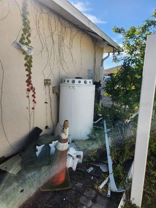 Activo con contrato: $265,000 (3 camas, 2 baños, 1665 Pies cuadrados)