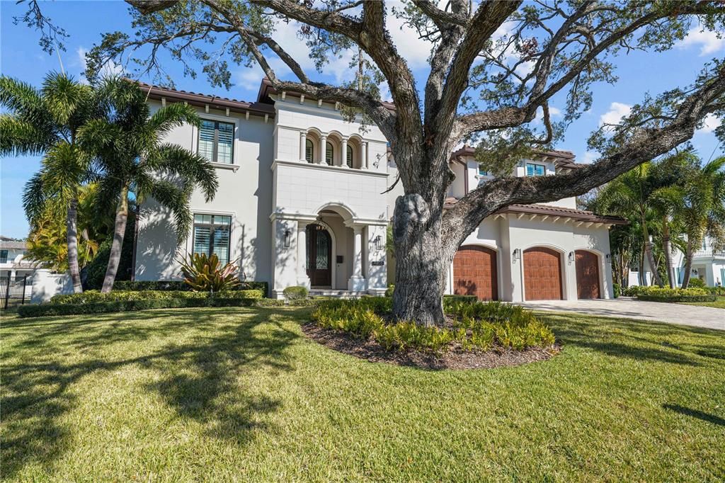 Recently Sold: $8,000,000 (5 beds, 6 baths, 6497 Square Feet)