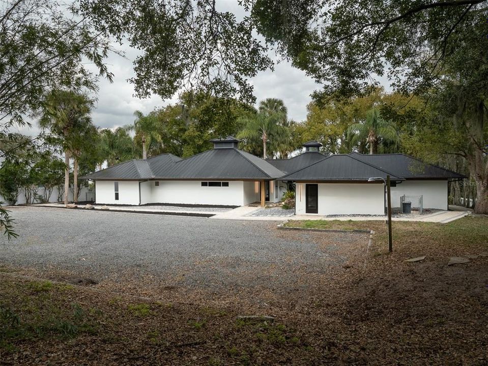 For Sale: $2,049,000 (3 beds, 4 baths, 4899 Square Feet)