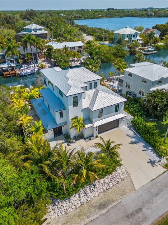 Recently Sold: $2,250,000 (3 beds, 2 baths, 2947 Square Feet)