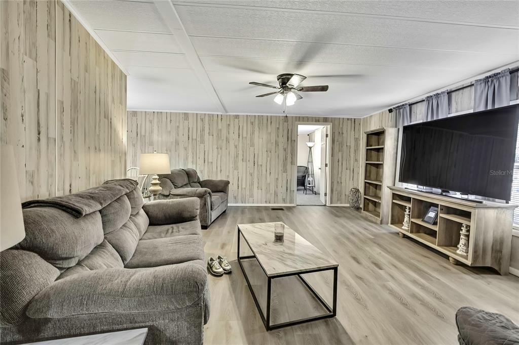 For Sale: $180,000 (2 beds, 2 baths, 1344 Square Feet)