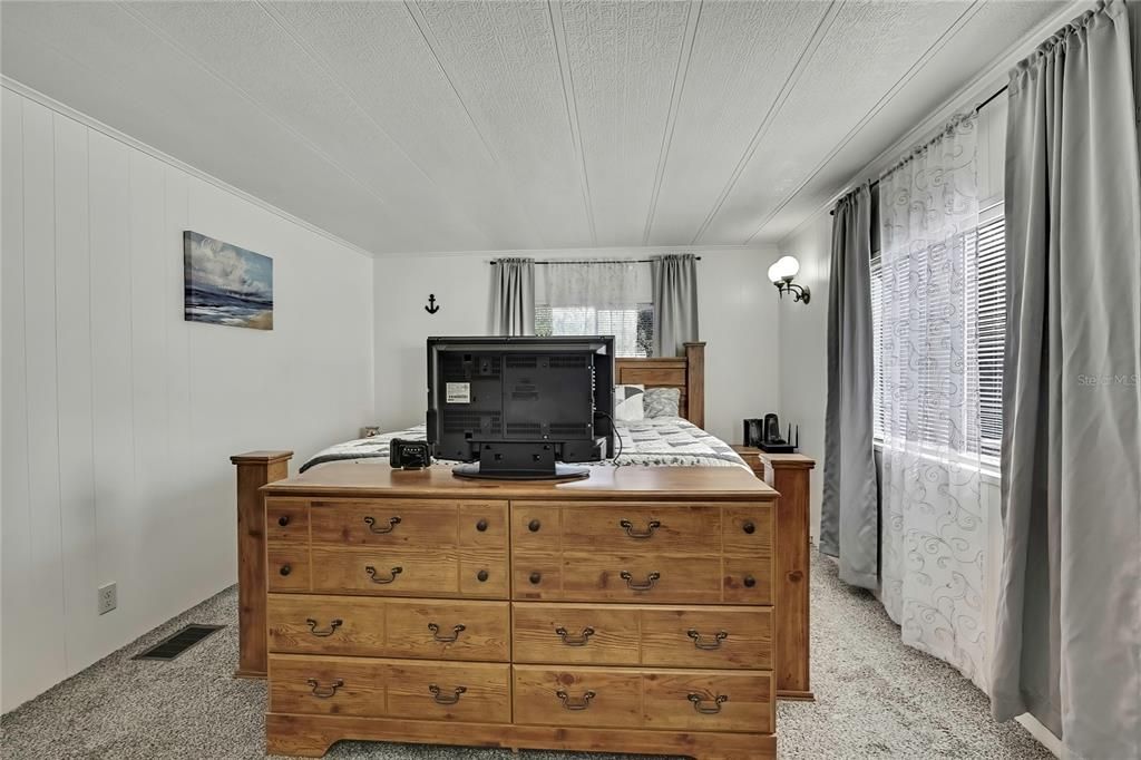 For Sale: $180,000 (2 beds, 2 baths, 1344 Square Feet)