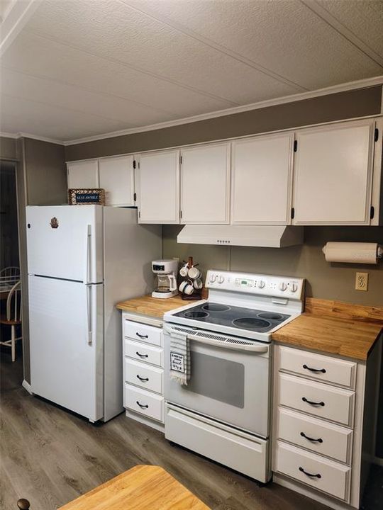 For Sale: $180,000 (2 beds, 2 baths, 1344 Square Feet)