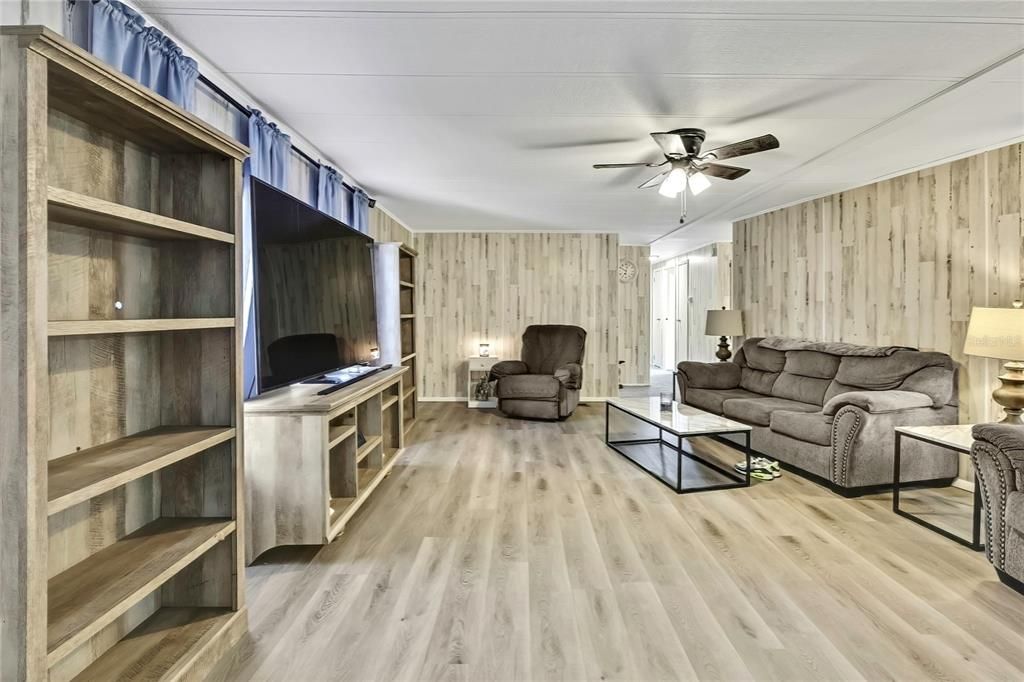 For Sale: $180,000 (2 beds, 2 baths, 1344 Square Feet)