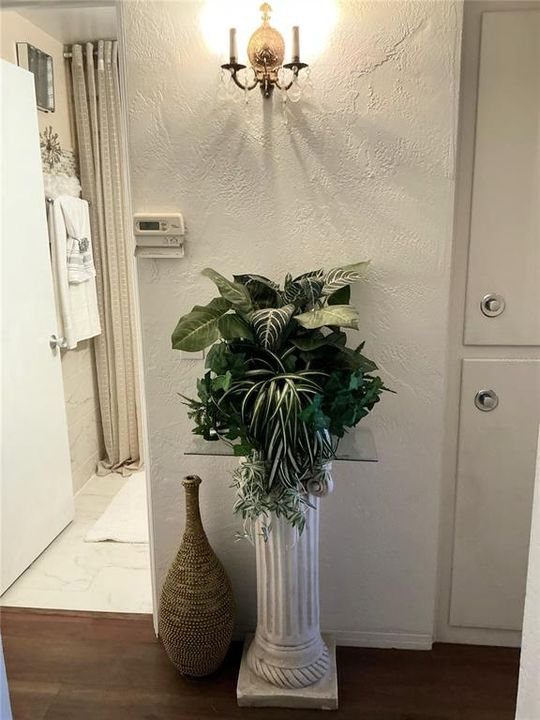 For Sale: $129,900 (2 beds, 2 baths, 835 Square Feet)