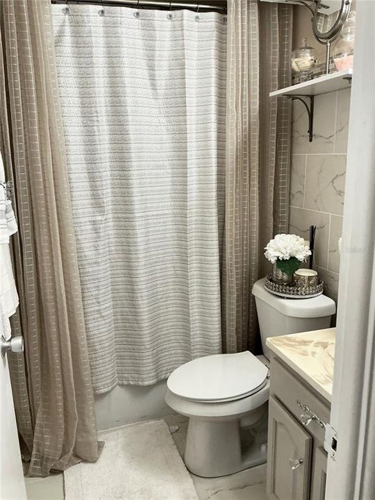 For Sale: $129,900 (2 beds, 2 baths, 835 Square Feet)