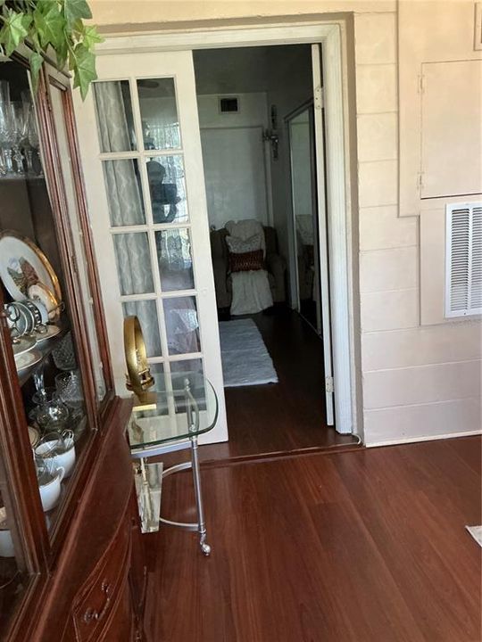 For Sale: $129,900 (2 beds, 2 baths, 835 Square Feet)