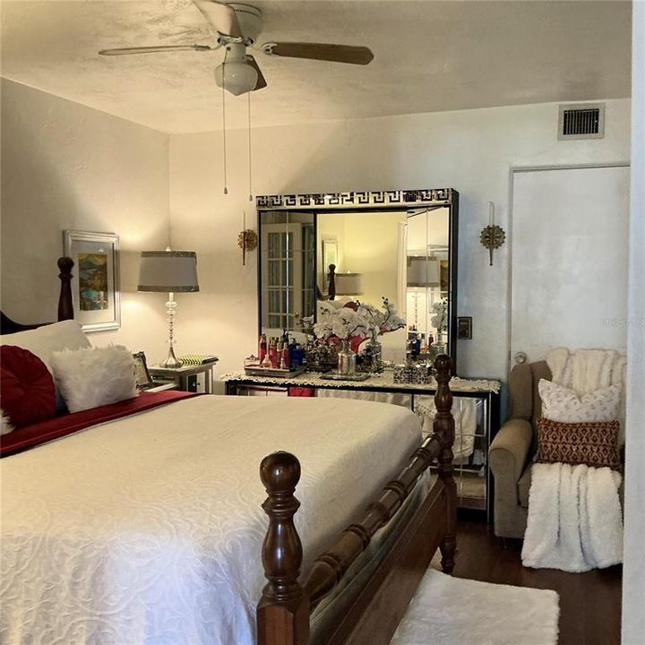 For Sale: $129,900 (2 beds, 2 baths, 835 Square Feet)