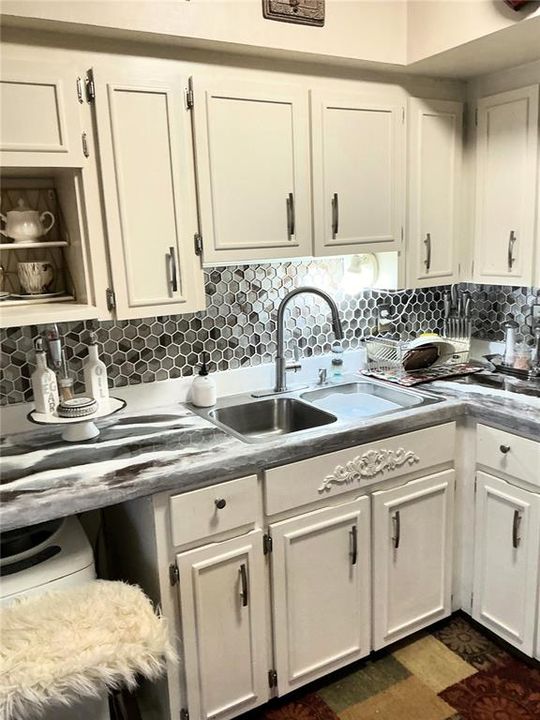 For Sale: $129,900 (2 beds, 2 baths, 835 Square Feet)