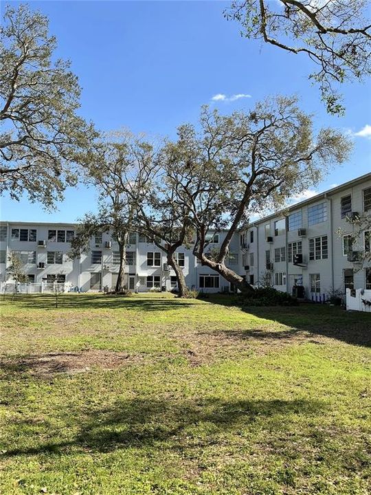 For Sale: $129,900 (2 beds, 2 baths, 835 Square Feet)