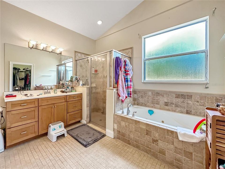 Active With Contract: $485,000 (3 beds, 2 baths, 2025 Square Feet)