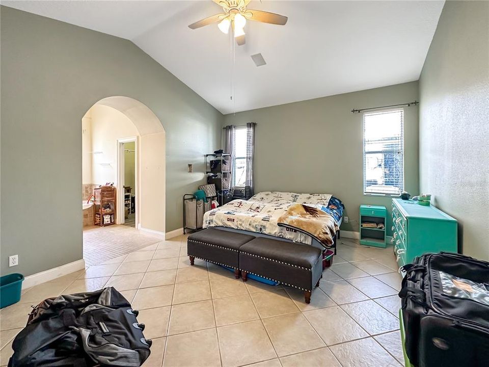 Active With Contract: $485,000 (3 beds, 2 baths, 2025 Square Feet)