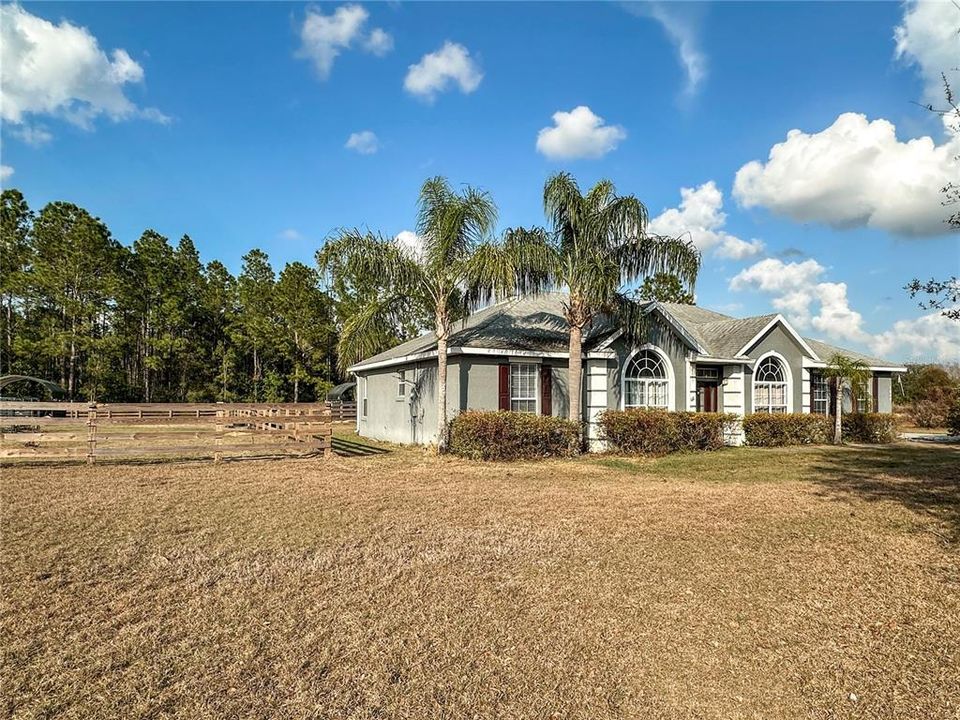 Active With Contract: $485,000 (3 beds, 2 baths, 2025 Square Feet)