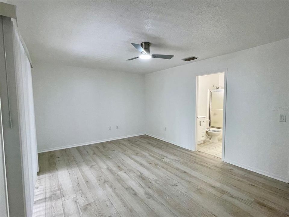 На продажу: $224,900 (2 спален, 2 ванн, 1281 Квадратных фут)