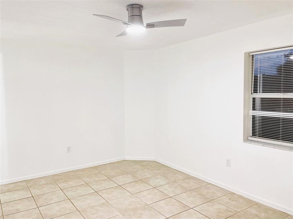 На продажу: $224,900 (2 спален, 2 ванн, 1281 Квадратных фут)