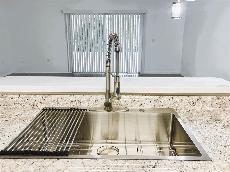 На продажу: $224,900 (2 спален, 2 ванн, 1281 Квадратных фут)