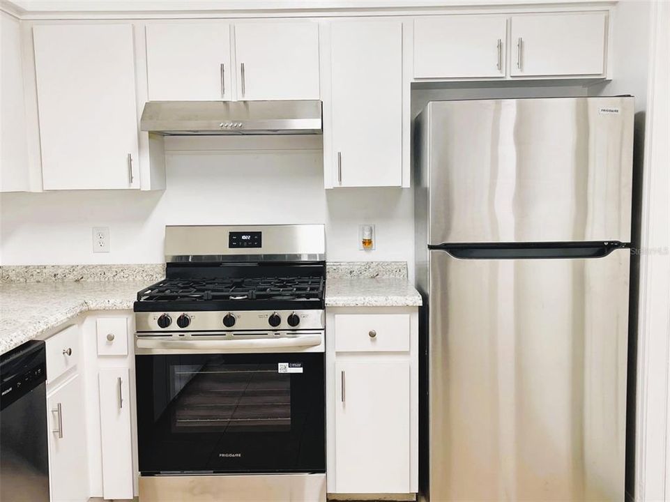 На продажу: $224,900 (2 спален, 2 ванн, 1281 Квадратных фут)