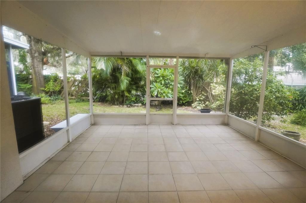 На продажу: $224,900 (2 спален, 2 ванн, 1281 Квадратных фут)