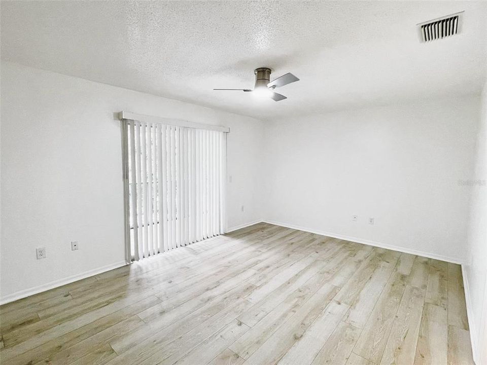 На продажу: $224,900 (2 спален, 2 ванн, 1281 Квадратных фут)