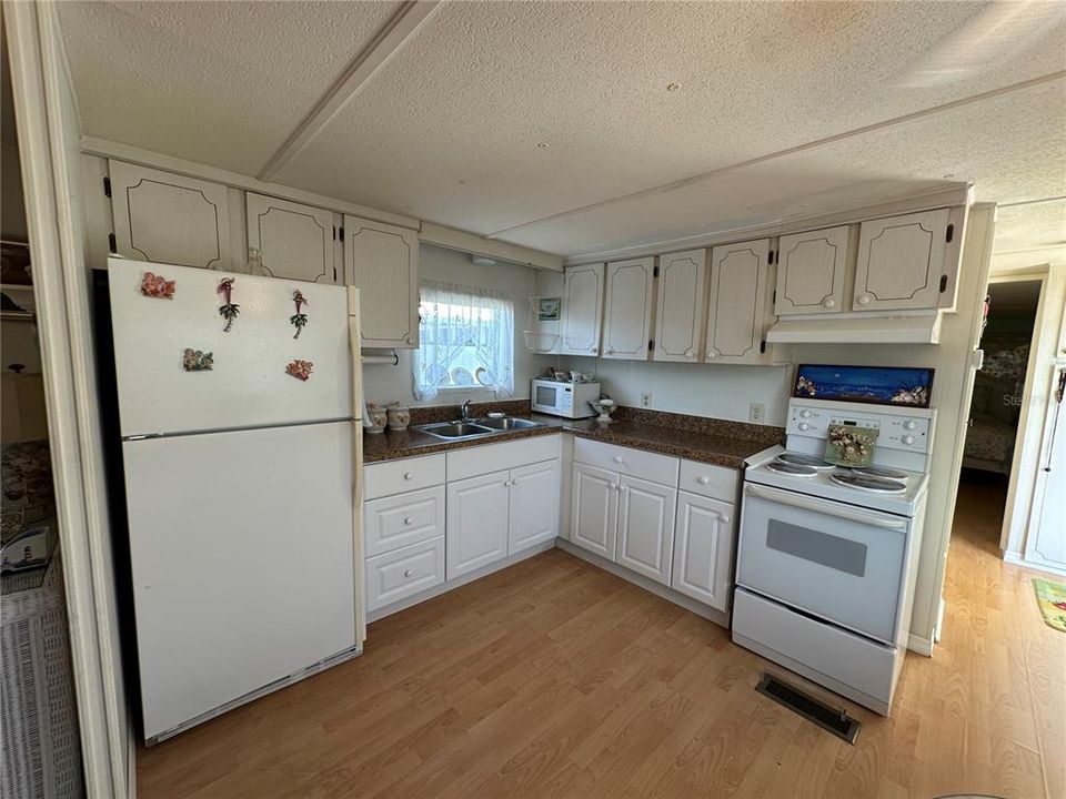 待售: $45,000 (1 贝兹, 1 浴室, 576 平方英尺)