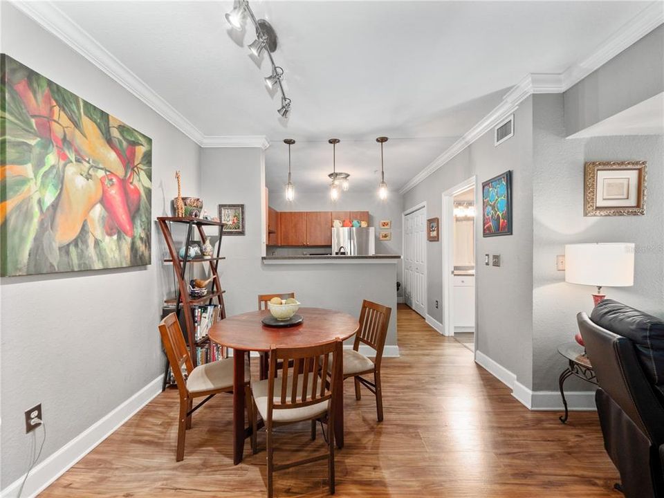 For Sale: $224,000 (2 beds, 2 baths, 1115 Square Feet)