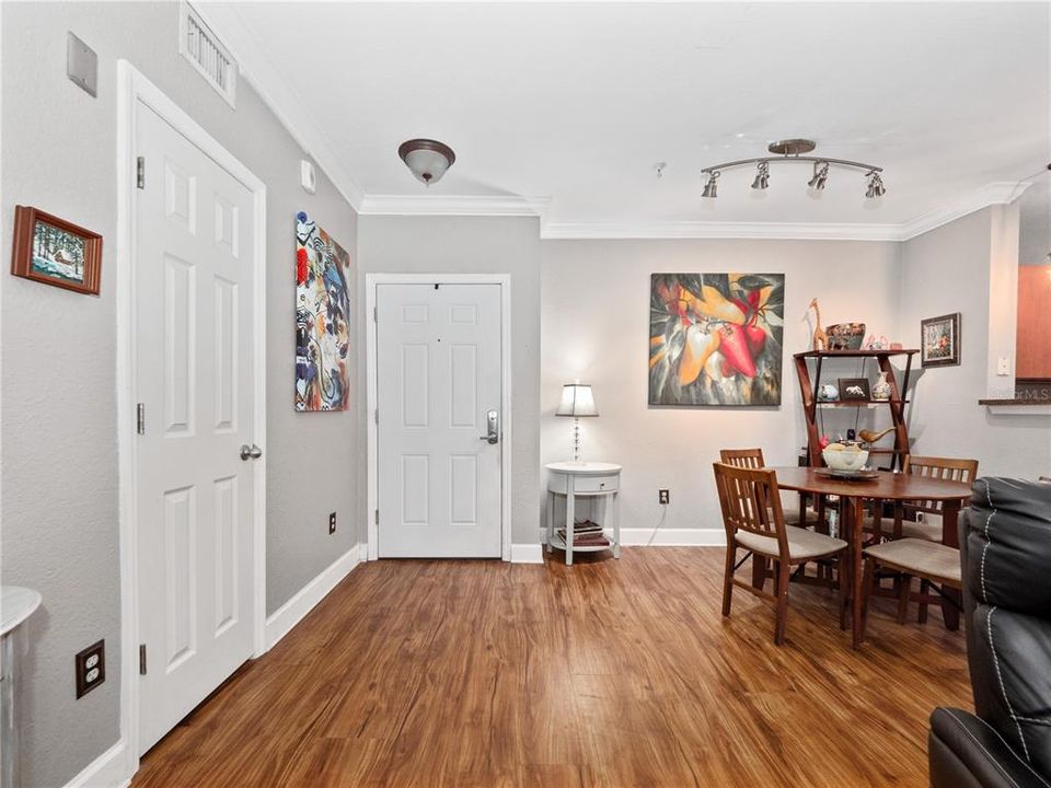 For Sale: $224,000 (2 beds, 2 baths, 1115 Square Feet)