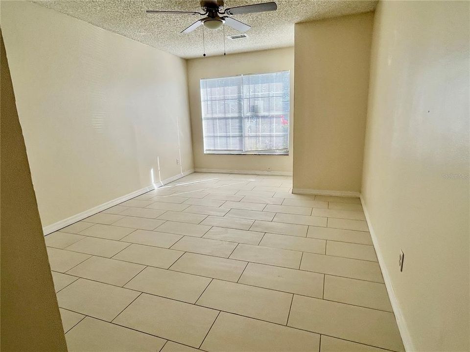 For Sale: $139,999 (1 beds, 1 baths, 722 Square Feet)