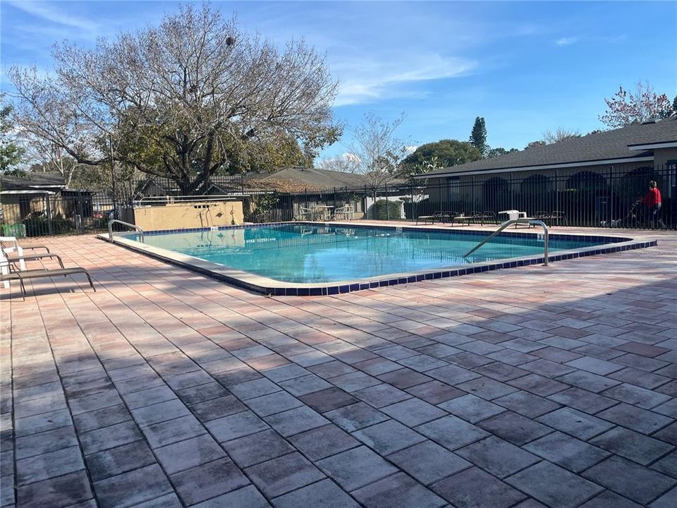 For Sale: $139,999 (1 beds, 1 baths, 722 Square Feet)