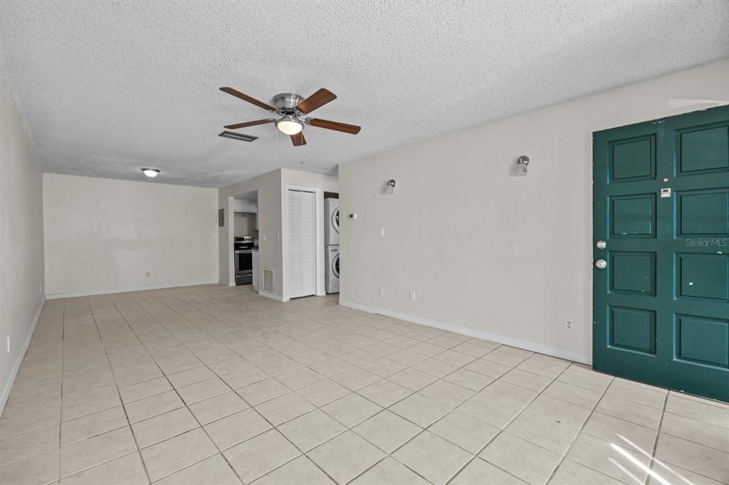 For Sale: $139,999 (1 beds, 1 baths, 722 Square Feet)