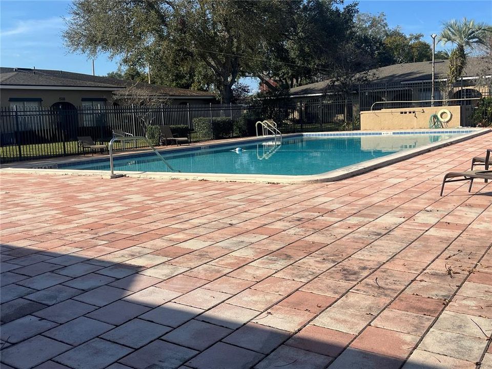 For Sale: $139,999 (1 beds, 1 baths, 722 Square Feet)